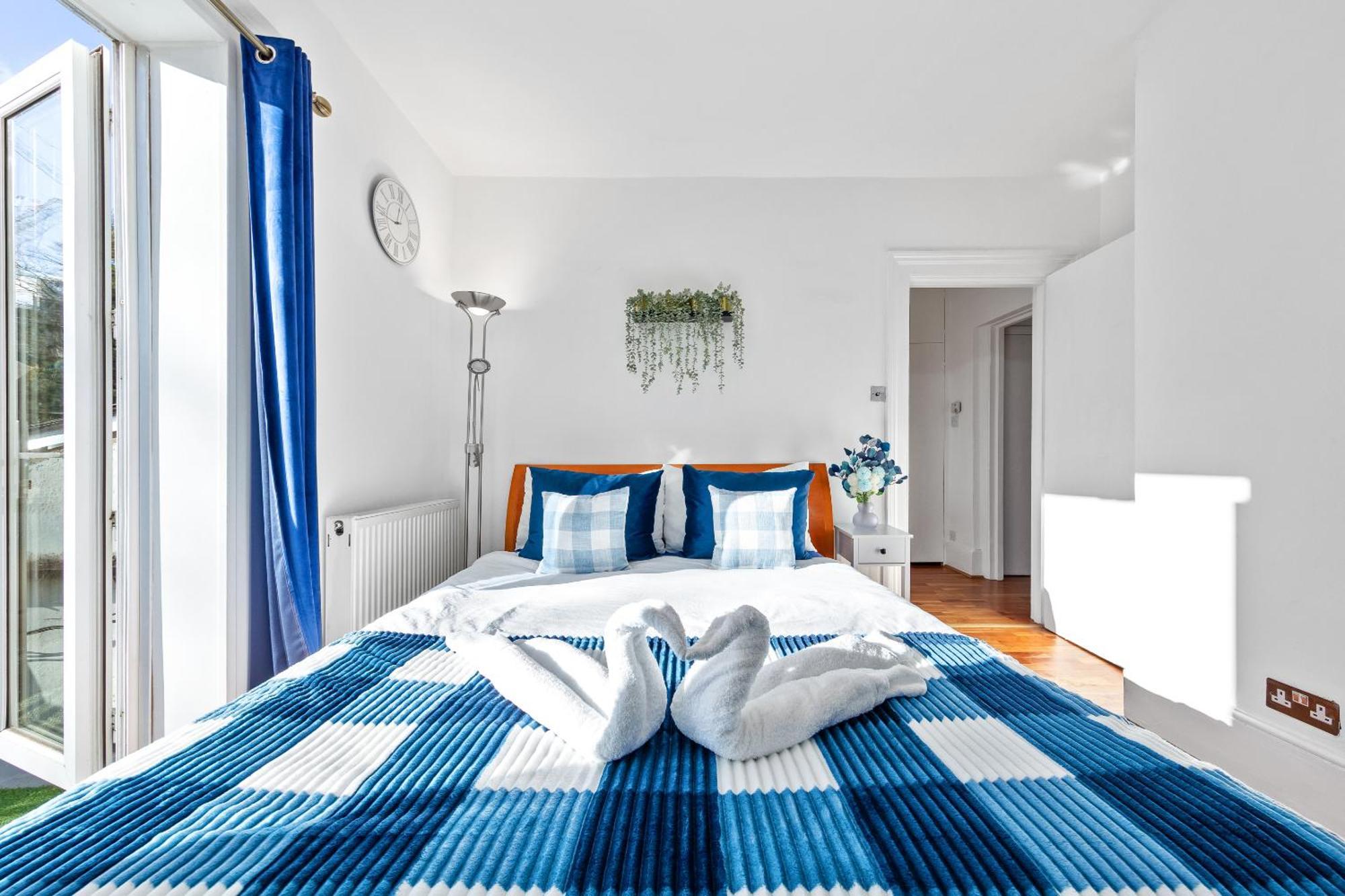 Balcony Blue Theme 1 Bedroom Central London Luxury Flat Near Hyde Park! Accommodates Up To 6! Double Sofa Bed And Next To Station! מראה חיצוני תמונה