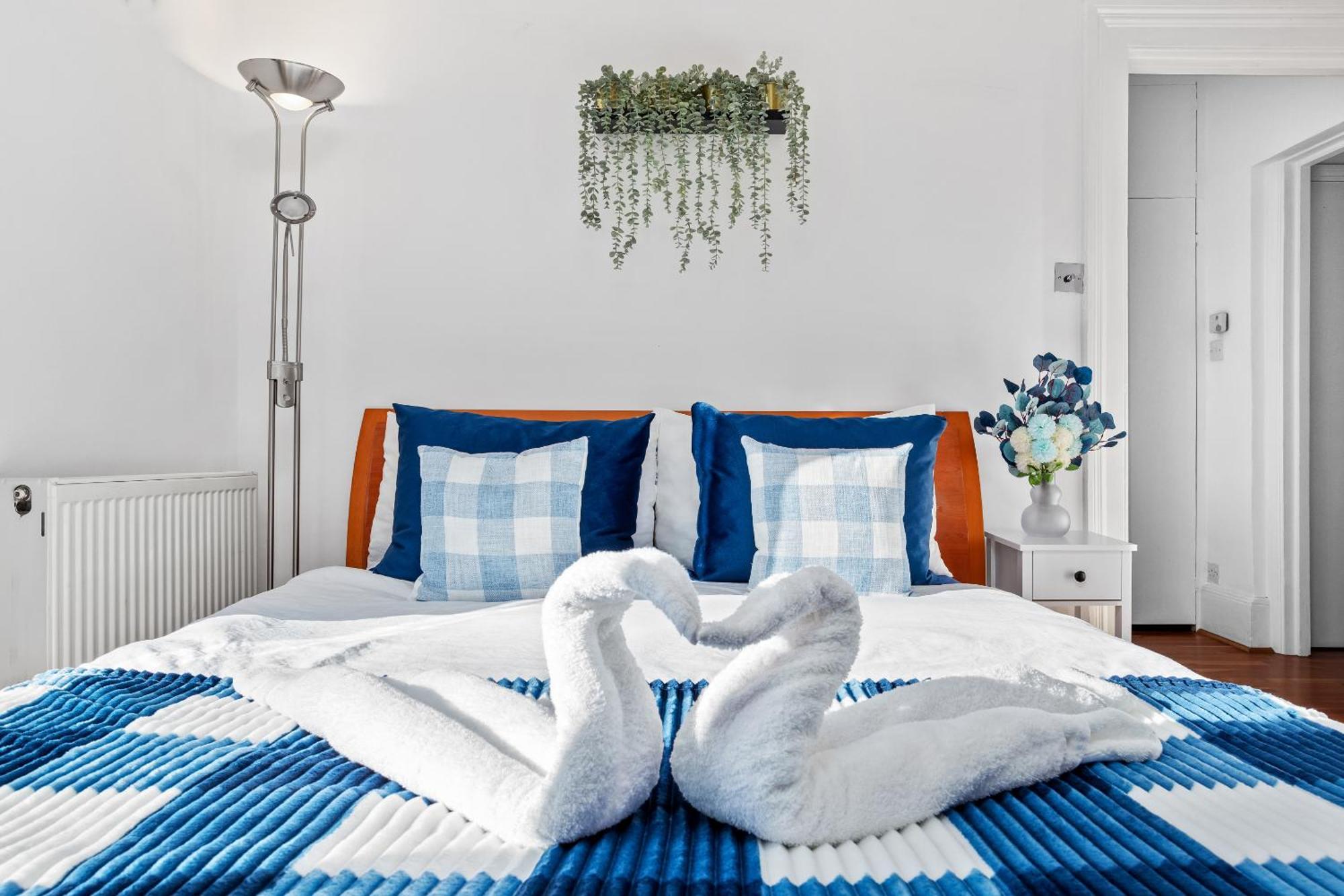 Balcony Blue Theme 1 Bedroom Central London Luxury Flat Near Hyde Park! Accommodates Up To 6! Double Sofa Bed And Next To Station! מראה חיצוני תמונה