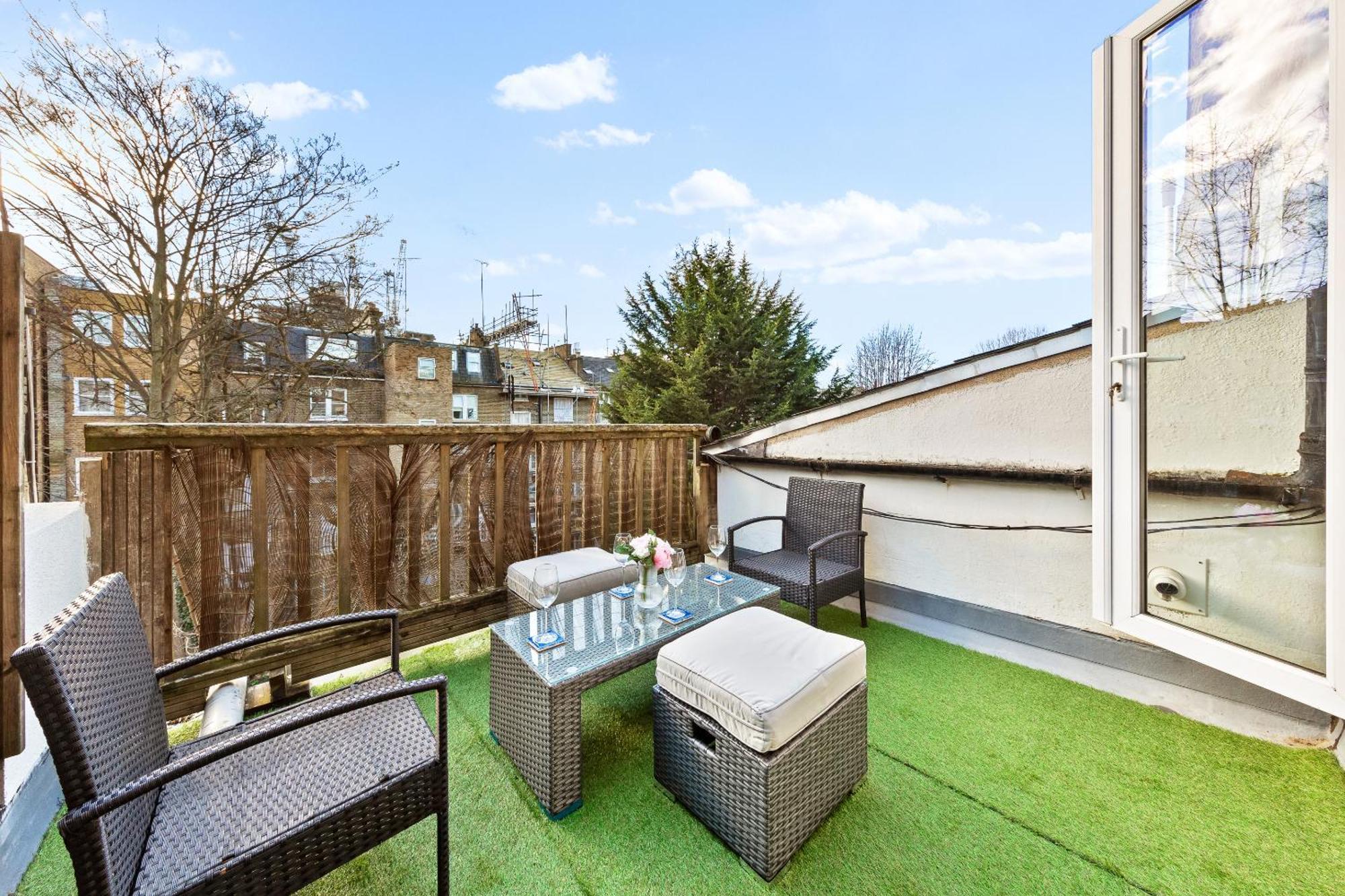 Balcony Blue Theme 1 Bedroom Central London Luxury Flat Near Hyde Park! Accommodates Up To 6! Double Sofa Bed And Next To Station! מראה חיצוני תמונה
