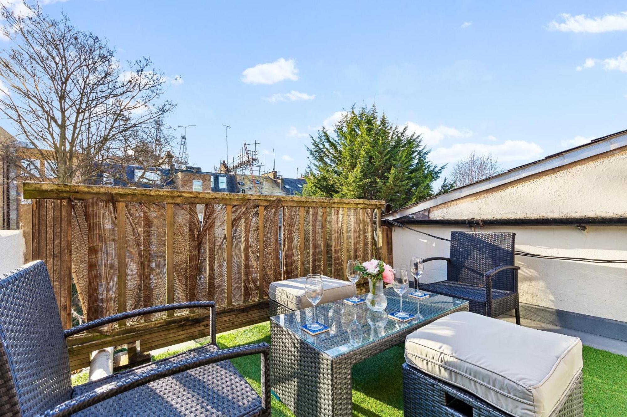Balcony Blue Theme 1 Bedroom Central London Luxury Flat Near Hyde Park! Accommodates Up To 6! Double Sofa Bed And Next To Station! מראה חיצוני תמונה