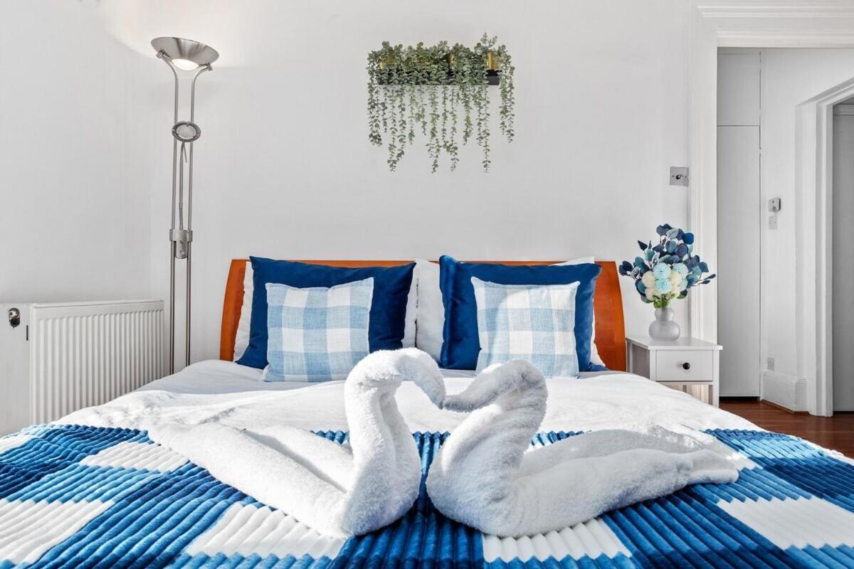 Balcony Blue Theme 1 Bedroom Central London Luxury Flat Near Hyde Park! Accommodates Up To 6! Double Sofa Bed And Next To Station! מראה חיצוני תמונה