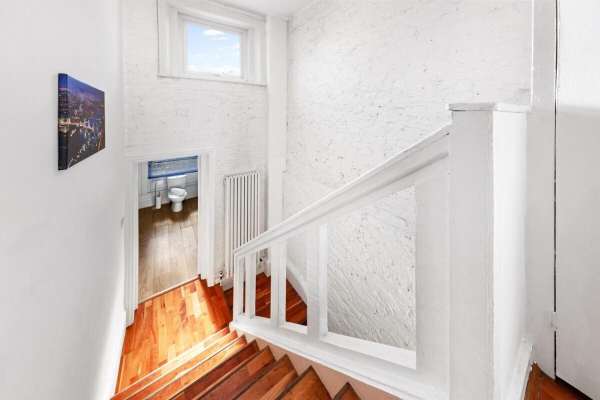 Balcony Blue Theme 1 Bedroom Central London Luxury Flat Near Hyde Park! Accommodates Up To 6! Double Sofa Bed And Next To Station! מראה חיצוני תמונה